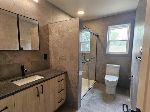 72 Brent Street, Thunder Bay, ON - Indoor Photo Showing Bathroom