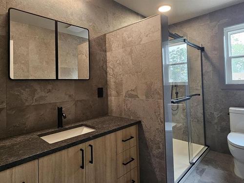 72 Brent Street, Thunder Bay, ON - Indoor Photo Showing Bathroom