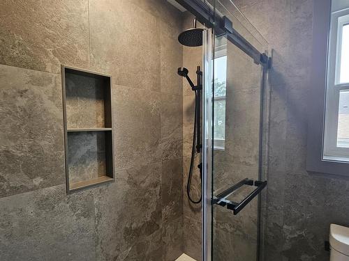 72 Brent Street, Thunder Bay, ON - Indoor Photo Showing Bathroom