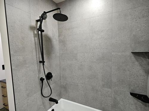 72 Brent Street, Thunder Bay, ON - Indoor Photo Showing Bathroom