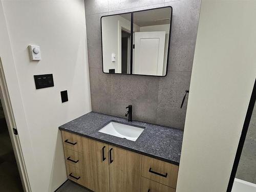 72 Brent Street, Thunder Bay, ON - Indoor Photo Showing Bathroom