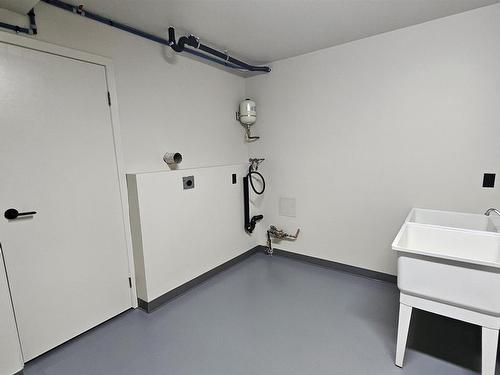 72 Brent Street, Thunder Bay, ON - Indoor Photo Showing Garage