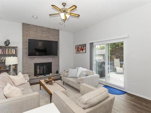 386 Lambton Place, Thunder Bay, ON - Indoor Photo Showing Living Room With Fireplace