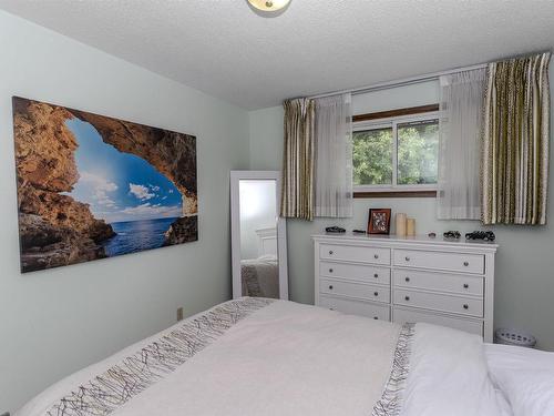 386 Lambton Place, Thunder Bay, ON - Indoor Photo Showing Bedroom