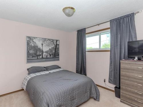 386 Lambton Place, Thunder Bay, ON - Indoor Photo Showing Bedroom