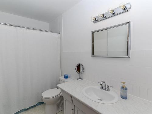 386 Lambton Place, Thunder Bay, ON - Indoor Photo Showing Bathroom