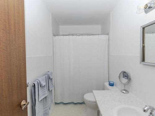 386 Lambton Place, Thunder Bay, ON - Indoor Photo Showing Bathroom