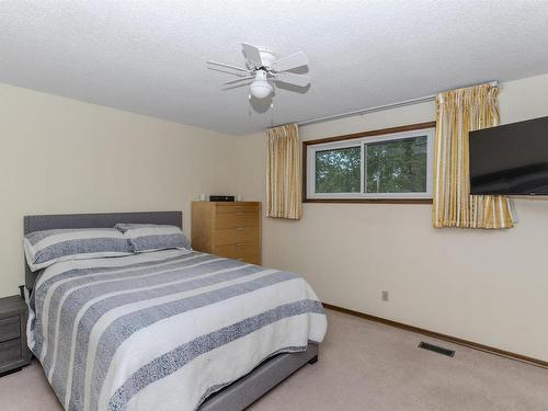 386 Lambton Place, Thunder Bay, ON - Indoor Photo Showing Bedroom