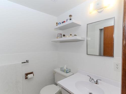 386 Lambton Place, Thunder Bay, ON - Indoor Photo Showing Bathroom