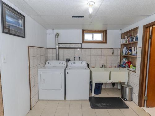 386 Lambton Place, Thunder Bay, ON - Indoor Photo Showing Laundry Room