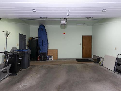 386 Lambton Place, Thunder Bay, ON - Indoor Photo Showing Garage