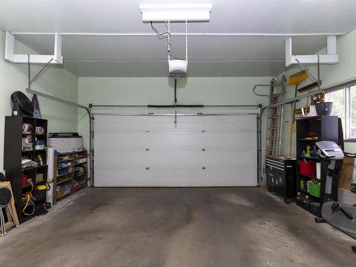 386 Lambton Place, Thunder Bay, ON - Indoor Photo Showing Garage