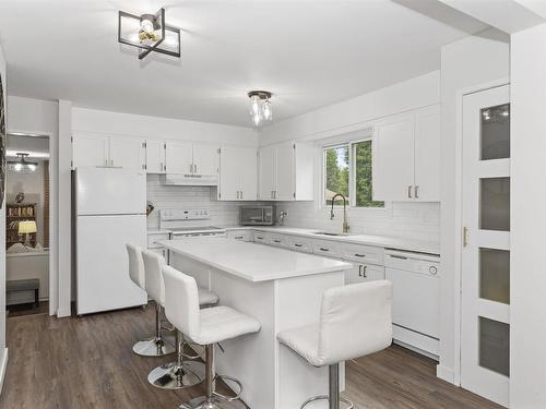 386 Lambton Place, Thunder Bay, ON - Indoor Photo Showing Kitchen