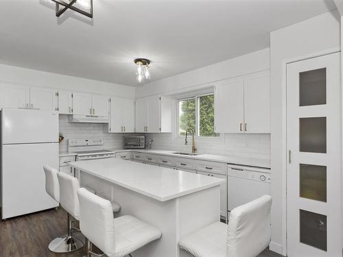 386 Lambton Place, Thunder Bay, ON - Indoor Photo Showing Kitchen