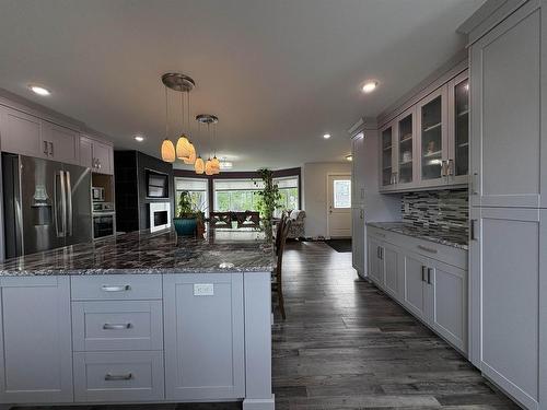 832 Williams Avenue, Fort Frances, ON - Indoor Photo Showing Kitchen With Upgraded Kitchen