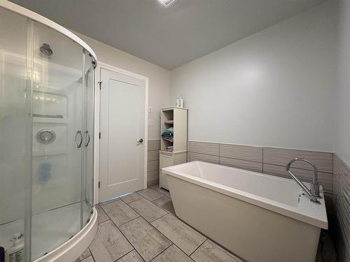 832 Williams Avenue, Fort Frances, ON - Indoor Photo Showing Bathroom