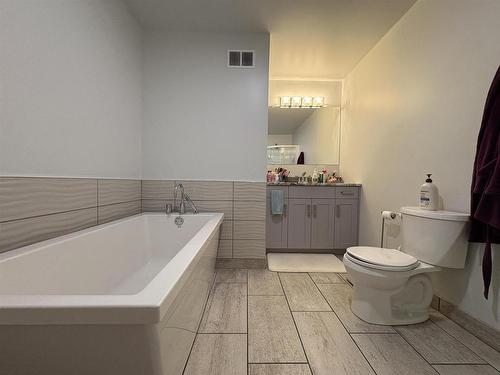 832 Williams Avenue, Fort Frances, ON - Indoor Photo Showing Bathroom