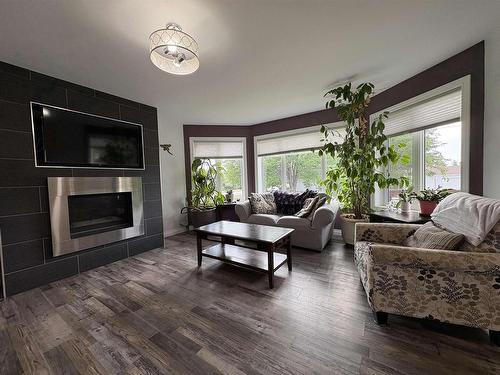 832 Williams Avenue, Fort Frances, ON - Indoor Photo Showing Living Room