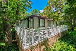 Excellent wrap-around deck - 