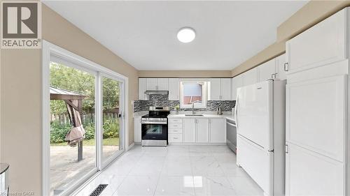 312 Rittenhouse Road, Kitchener, ON - Indoor Photo Showing Kitchen