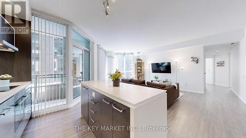 511 - 45 Charles Street E, Toronto, ON - Indoor Photo Showing Kitchen