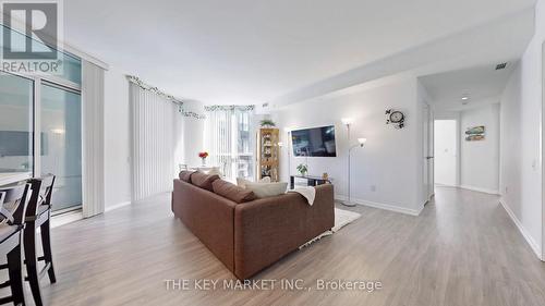 511 - 45 Charles Street E, Toronto, ON - Indoor Photo Showing Living Room