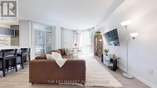 511 - 45 Charles Street E, Toronto, ON - Indoor Photo Showing Living Room