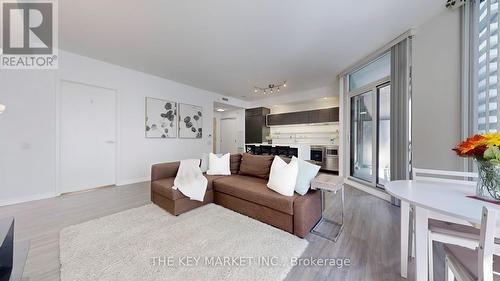 511 - 45 Charles Street E, Toronto, ON - Indoor Photo Showing Living Room