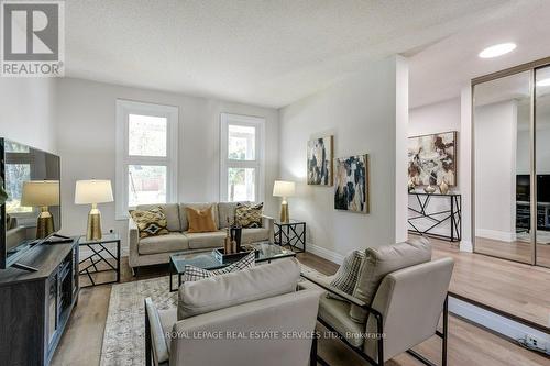 3076 Redstart Drive, Mississauga, ON - Indoor Photo Showing Living Room