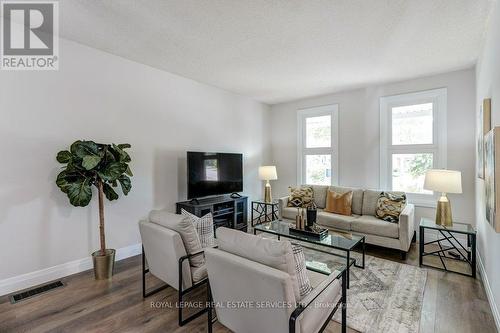 3076 Redstart Drive, Mississauga, ON - Indoor Photo Showing Living Room