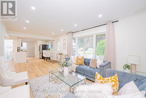 191 Clark Avenue, Kitchener, ON - Indoor Photo Showing Living Room