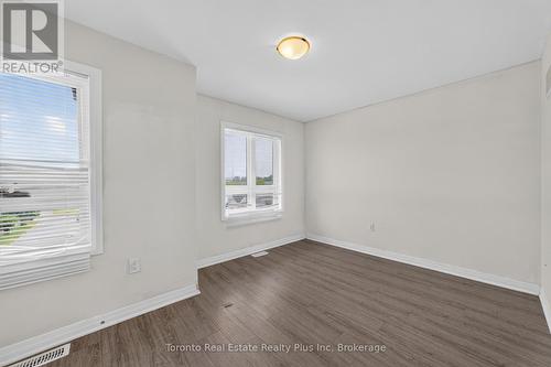 10 - 51 Sparrow Avenue, Cambridge, ON - Indoor Photo Showing Other Room
