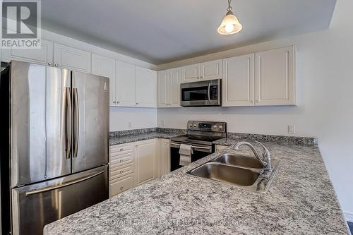 931 Broadway Boulevard, Peterborough, ON - Indoor Photo Showing Kitchen With Double Sink