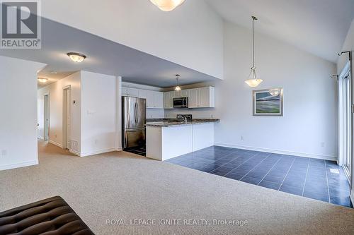 931 Broadway Boulevard, Peterborough, ON - Indoor Photo Showing Kitchen