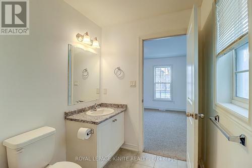931 Broadway Boulevard, Peterborough, ON - Indoor Photo Showing Bathroom