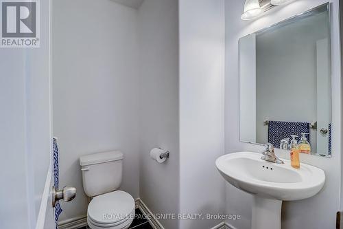931 Broadway Boulevard, Peterborough, ON - Indoor Photo Showing Bathroom
