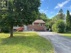 380 BENT CRESCENT Richmond Hill, ON L4C 1C3