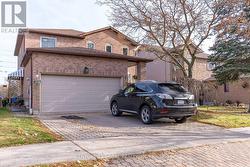 28 UPLAND DRIVE Whitby, ON L1N 8H8