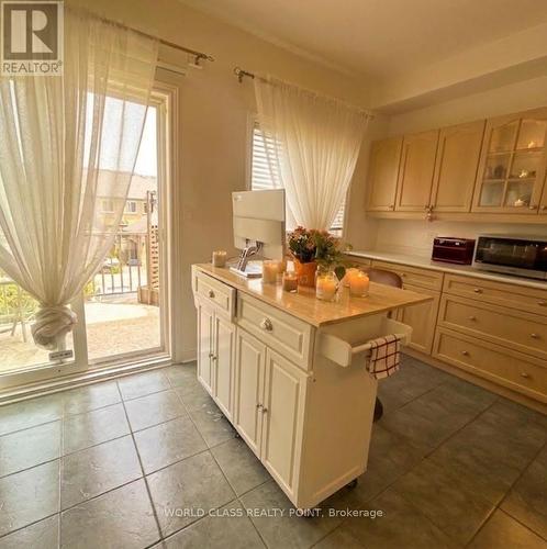 7 Carnation Road, Markham, ON - Indoor