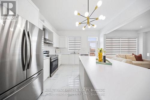 82 Closson Drive, Whitby, ON - Indoor Photo Showing Kitchen With Upgraded Kitchen