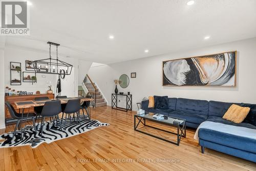 16 Stamford Private, Ottawa, ON - Indoor Photo Showing Living Room