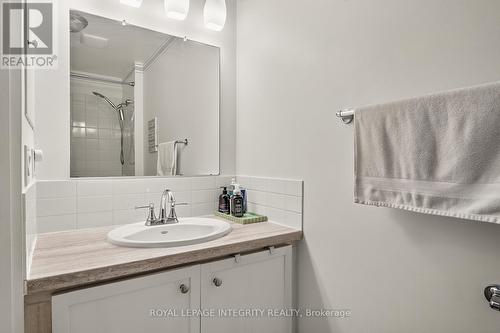 16 Stamford Private, Ottawa, ON - Indoor Photo Showing Bathroom