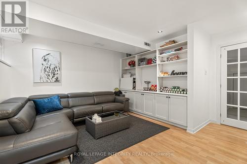 16 Stamford Private, Ottawa, ON - Indoor Photo Showing Living Room