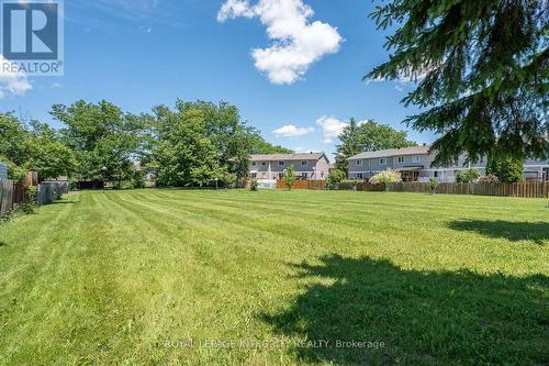 16 Stamford Private, Ottawa, ON - Outdoor