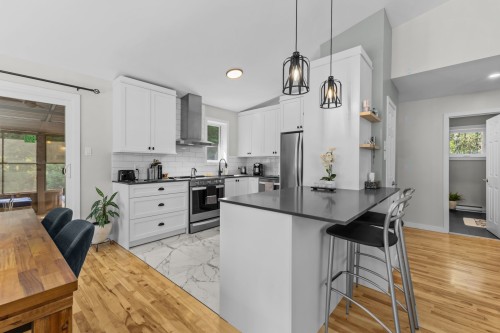 Cuisine - 11 Rue Sunnyview, Morin-Heights, QC - Indoor Photo Showing Kitchen With Upgraded Kitchen