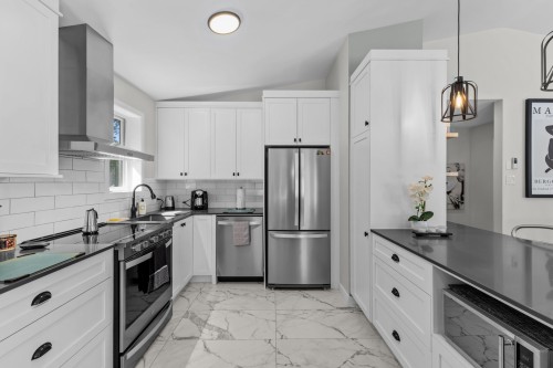 Cuisine - 11 Rue Sunnyview, Morin-Heights, QC - Indoor Photo Showing Kitchen With Upgraded Kitchen