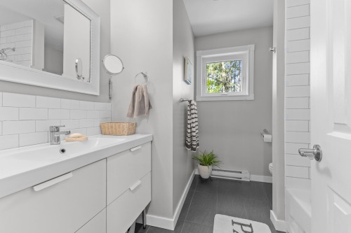 Salle de bains - 11 Rue Sunnyview, Morin-Heights, QC - Indoor Photo Showing Bathroom