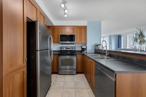 Cuisine - 1510-650 Rue Jean-D'Estrées, Montréal (Ville-Marie), QC - Indoor Photo Showing Kitchen With Double Sink