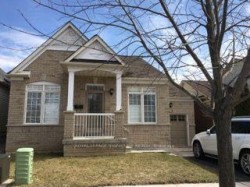 5 Cliveden Place Markham, ON L6C 2S5