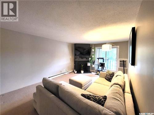 1026 425 115Th Street E, Saskatoon, SK - Indoor Photo Showing Living Room